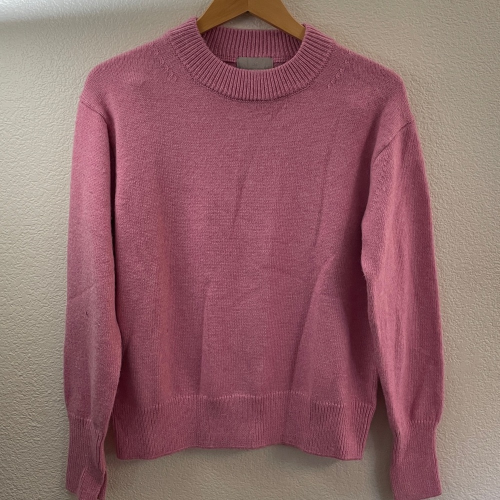 H&M Sweater Crew Neck pretty Pink very soft classic feminine M
